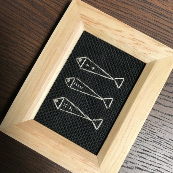 インテリア ミニ刺繍フレーム（猫とお魚）壁掛け　インテリア 　壁飾り　玄関　置物　子供部屋　キッチン　猫好き 4枚目の画像