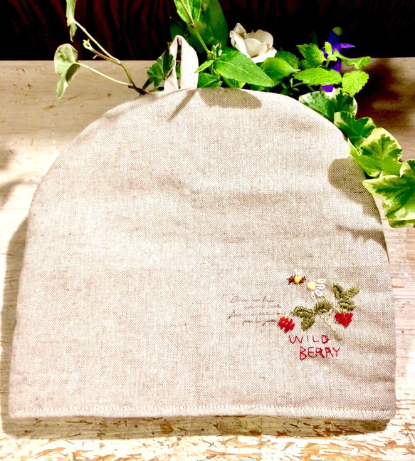 Natural Countryティーコゼ＊WILD BERRY手刺繍入 1枚目の画像