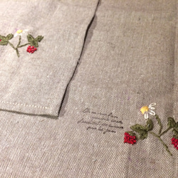 ランチョンマット＊Natural Country＊WILD BERRY手刺繍入 4枚目の画像