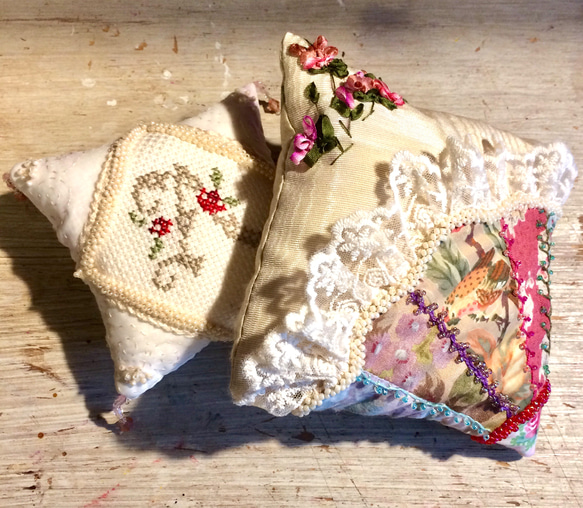 4/12まで特別価格★フランスアンティーク刺繍★クッション★ アッシュ・ぺー・フランス】コーラル＆タスク入荷のお知らせ