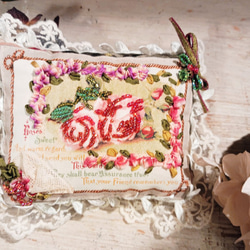 ヴィクトリアン＊ローズカードの飾ピンクッション（Antiqueビジュー付） 1枚目の画像