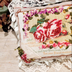ヴィクトリアン＊ローズカードの飾ピンクッション（Antiqueビジュー付） 2枚目の画像