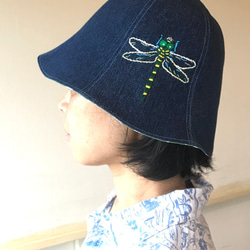 虫の刺繍がアクセントのユニークな帽子　オニヤンマ　大人Ｓ 4枚目の画像
