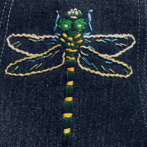 虫の刺繍がアクセントのユニークな帽子 オニヤンマ 大人S
