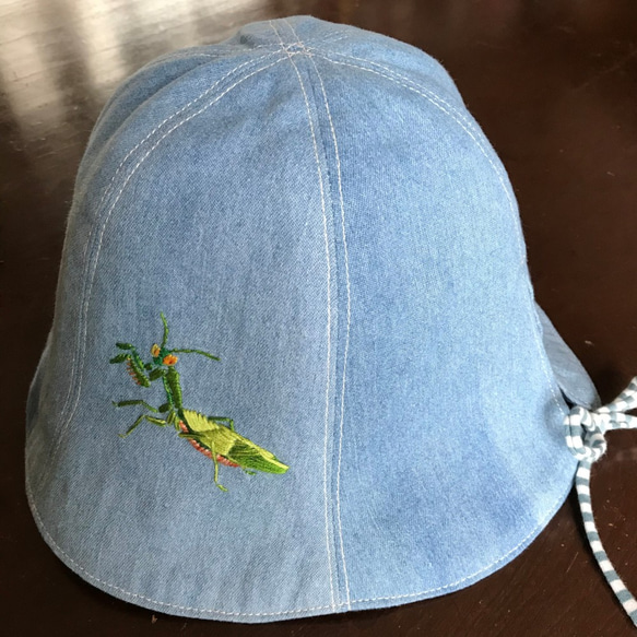 虫の刺繍がアクセントのユニークな帽子 カマキリ 大人M ハット