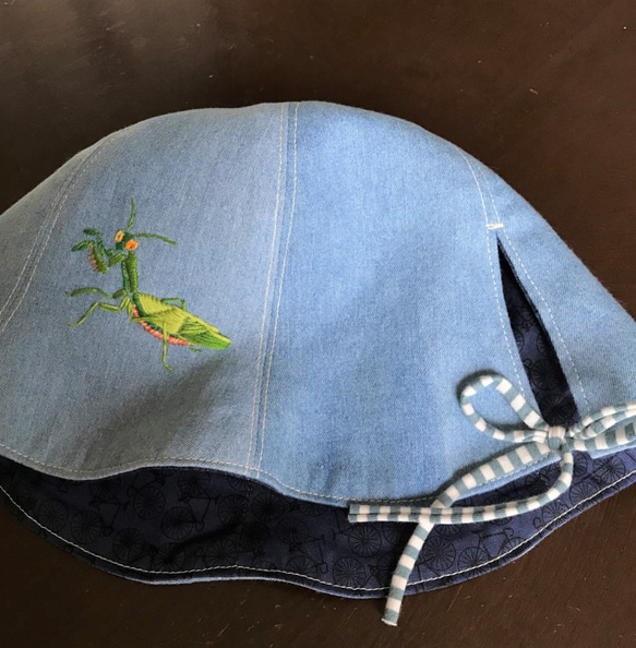 虫の刺繍がアクセントのユニークな帽子　カマキリ　大人Ｍ 3枚目の画像
