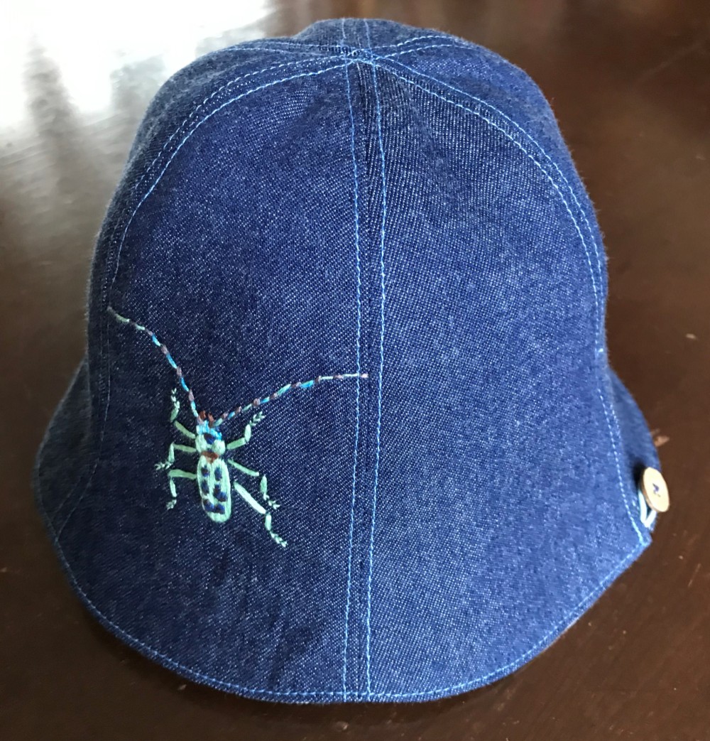 虫の刺繍がアクセントのユニークな帽子　ルリボシカミキリ　子供Ｍ