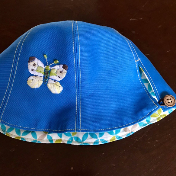 虫の刺繍がアクセントのユニークな帽子　モンシロチョウ　子供Ｓ 4枚目の画像