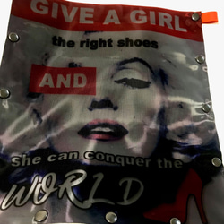 プリントポケット付きキャンバストートバッグ　Give a girl the right shoes, 7枚目の画像