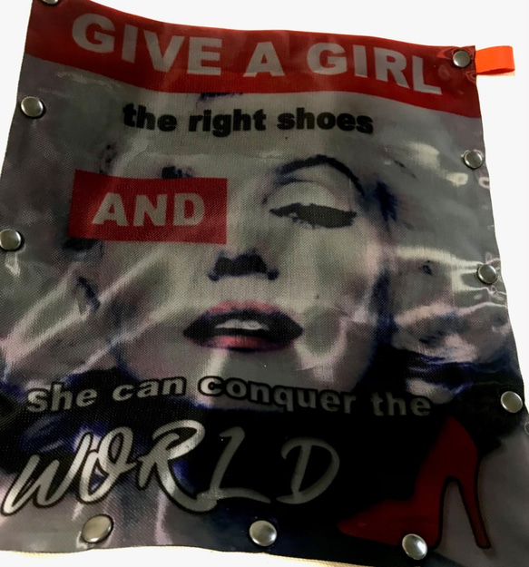 プリントポケット付きキャンバストートバッグ　Give a girl the right shoes, 7枚目の画像