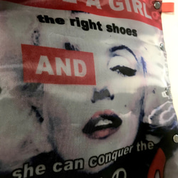 プリントポケット付きキャンバストートバッグ　Give a girl the right shoes, 8枚目の画像