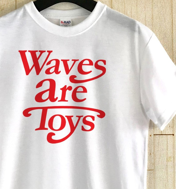 レジェンドサーファー名言Tシャツ / Waves are toys 1枚目の画像