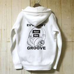 EV'RYBODY feel the GROOVE / プルオーバーパーカー 3枚目の画像