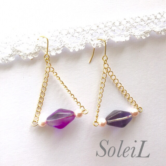 SoleiL☆パープルグラデーショントライアングルピアス 2枚目の画像