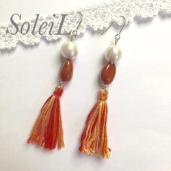 SoleiL☆コットンパール×オレンジタッセルピアス 2枚目の画像