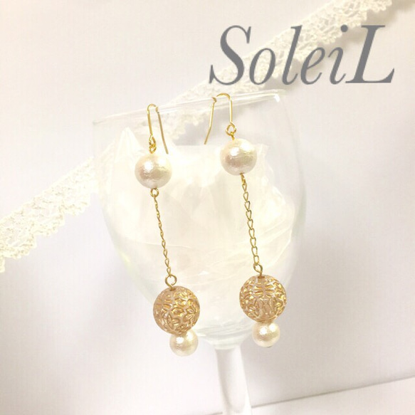 SoleiL☆フラワーボールクリスタル×コットンパールピアス 1枚目の画像