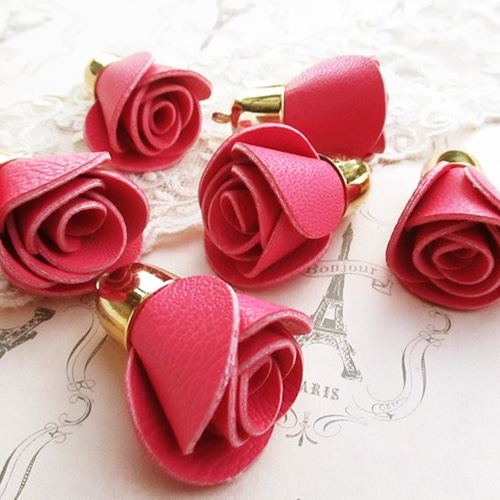 薔薇のタッセルチャーム2個ピンク チャーム HONEYBEETAIL 通販 