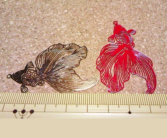 金魚透かしチャーム大４個赤色 3枚目の画像