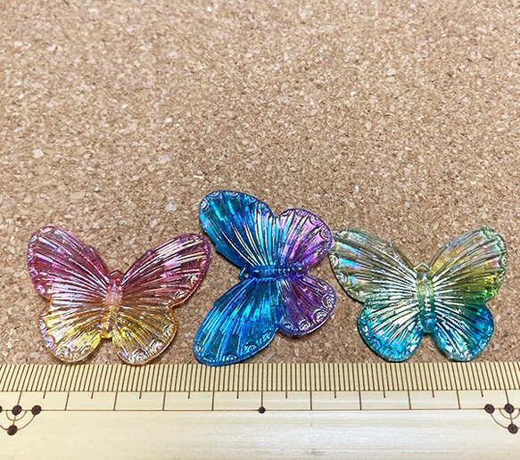 大きな蝶のアクリルチャーム６個ブルー～パープル 4枚目の画像