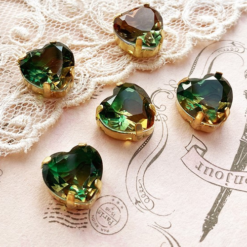 バイカラー台座付きストーン12㎜ハート型2個エメラルドトパーズ