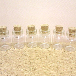 ミニガラス瓶15個 1枚目の画像