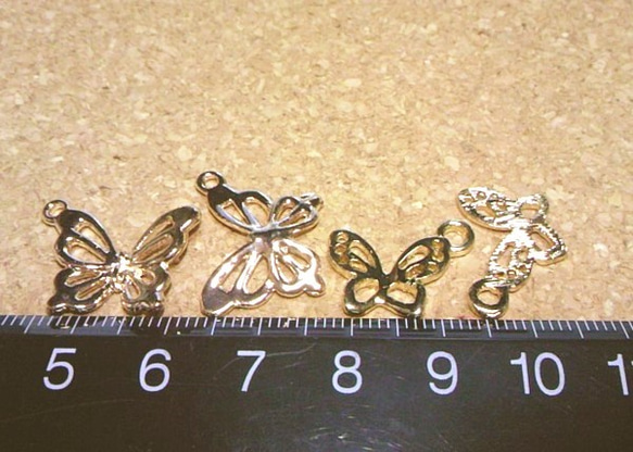 蝶のチャーム大小10個マットゴールド 4枚目の画像