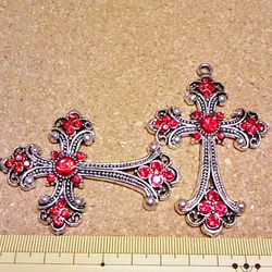 ストーン付き十字架２個アンティークシルバー＋赤 3枚目の画像