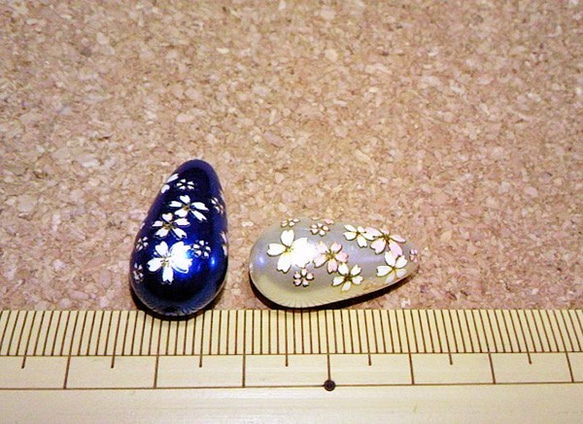 桜の雫ビーズ小２個青 3枚目の画像