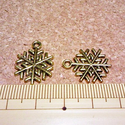 雪の結晶チャーム20個アンティークゴールド 3枚目の画像