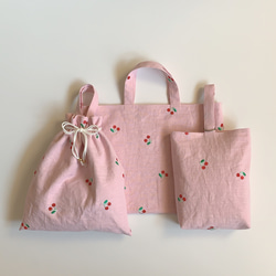 《選べるサイズ》ピンク×さくらんぼ刺繍のレッスンバッグ 4枚目の画像