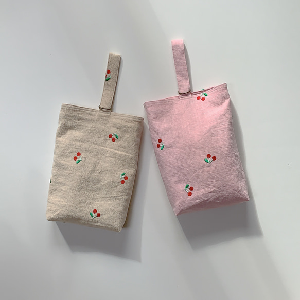 《選べるサイズ》ピンク×さくらんぼ刺繍のシューズバッグ 4枚目の画像