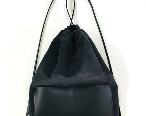 ピッグスエードと本革のナップサック(黒) リュック・バックパック