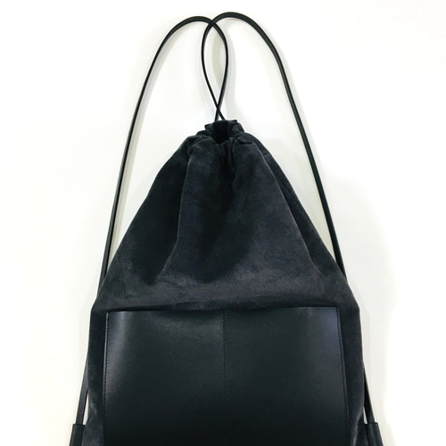 ピッグスエードと本革のナップサック(黒) リュック・バックパック