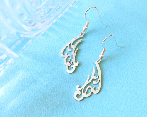 アップヘアにぴったり】アラビア語でデザイン “WIND(風)” 文字絵