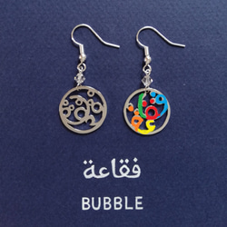 アラビア語 “BUBBLE(泡)” 文字絵スワロ付きピアス (イヤリング金具、サージカルステンレスピアスに交換無料) 3枚目の画像