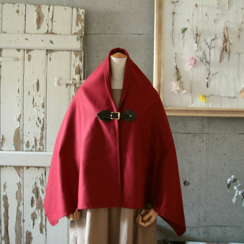 某有名メーカー品、新作最高級ヤク毛100％のサイドデザインポンチョ型