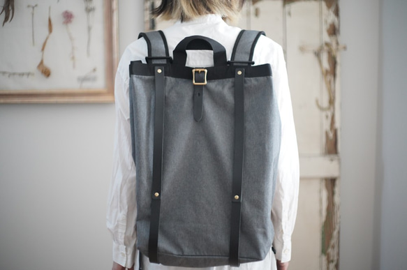 ●超輕量400g ●男女皆宜的Heather grey x black leather 2WAY backpack Nylon 第1張的照片