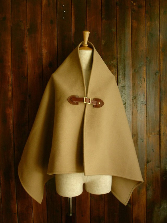 羊毛斗篷奶茶色x棕色皮革安哥拉羊毛混紡 第1張的照片