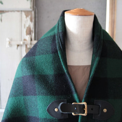 英国羊毛のツイードポンチョ 緑x黒チェック 黒レザー 1枚目の画像
