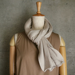 ○100%優質絲質針織披肩沙米色蓬鬆柔軟飾面 第1張的照片