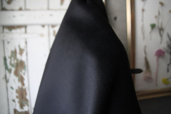 *100% 羊絨 *黑色斗篷 最優質的布料 ^^ 黑色皮革 第3張的照片