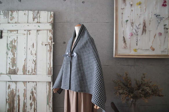 Gingham Check ■ Monotone ■ Wool Poncho x Black Leather Alpaca Bl 第4張的照片