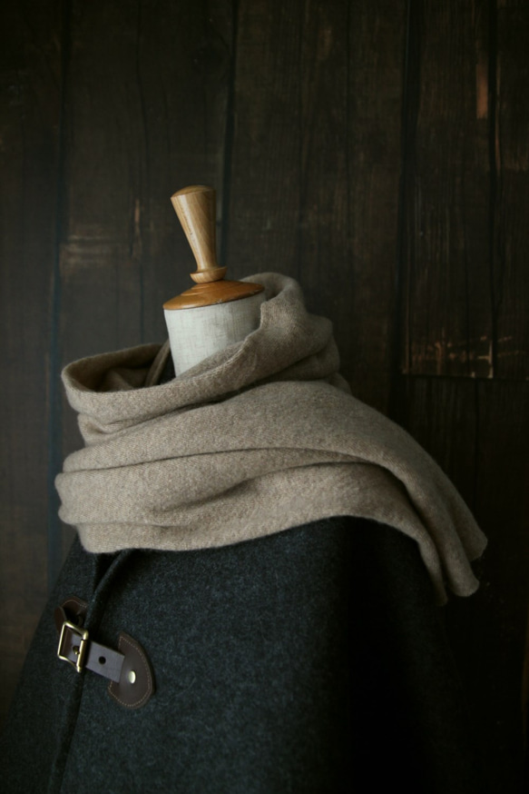 100% 純羊絨 奶茶色 ◎ 可水洗 垂墜針織，手感極佳^ 第5張的照片