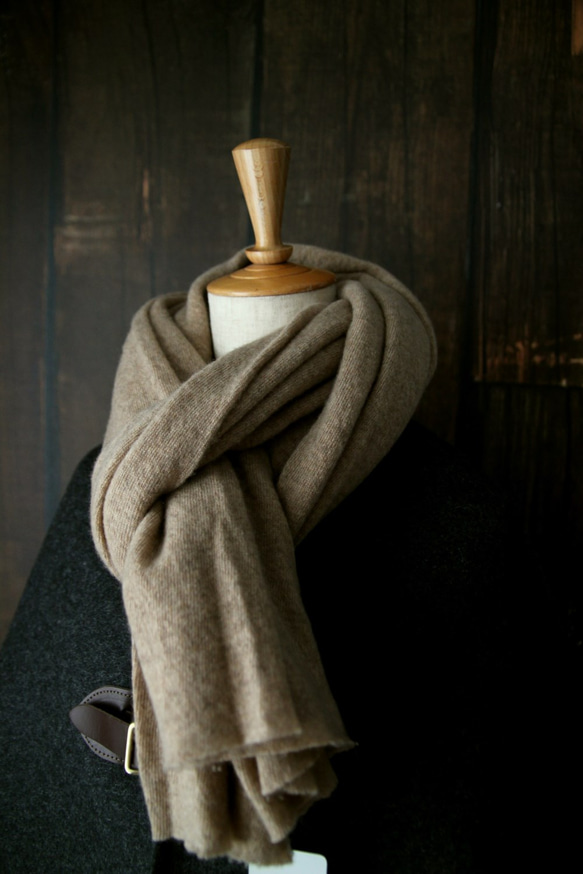 100% 純羊絨 奶茶色 ◎ 可水洗 垂墜針織，手感極佳^ 第7張的照片