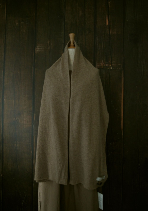 100% 純羊絨 奶茶色 ◎ 可水洗 垂墜針織，手感極佳^ 第9張的照片