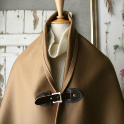 ●100%羊絨●金棕色最高級雨披魅力加工質感◎ 第2張的照片