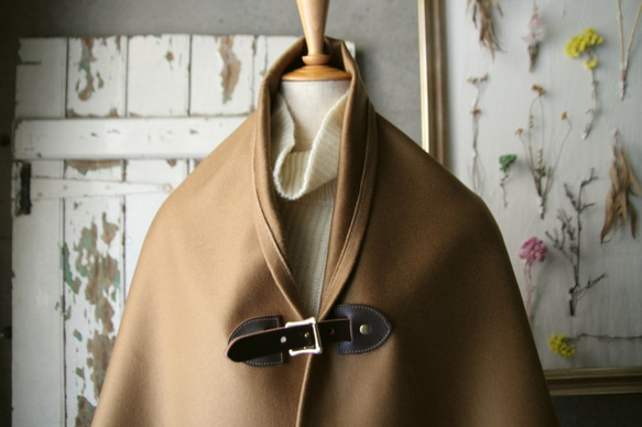 ●100%羊絨●金棕色最高級雨披魅力加工質感◎ 第2張的照片