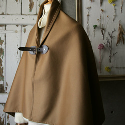 ●100%羊絨●金棕色最高級雨披魅力加工質感◎ 第3張的照片