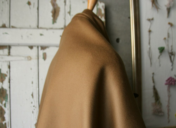 ●100%羊絨●金棕色最高級雨披魅力加工質感◎ 第5張的照片