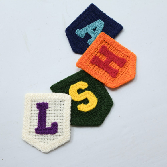10%割引4個セット】カギ針アルファベットワッペン おしゃれ 刺繍